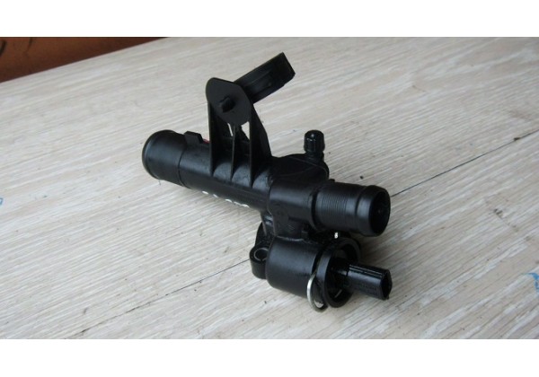 корпус термостата Renault Kangoo, II, Clio II, III, Megane II, III, Scenic II, III, Modus, Fluence, Laguna III 1.5 ci, 8200337841, 8200423361